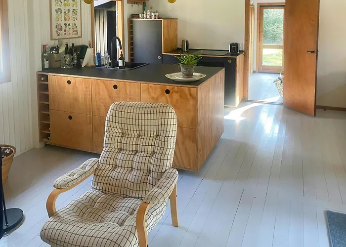 By Sejero Bay With Natural Plot Hébergement de vacances Højby